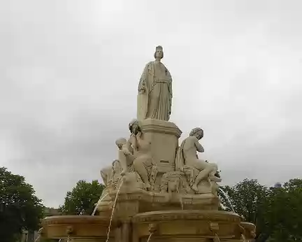 PXL149 Fontaine Pradier en marbre inaugurée en 1851, la figure féminine représente la ville de Nîmes entourée de personnages symbolisant les rivières de Nîmes.